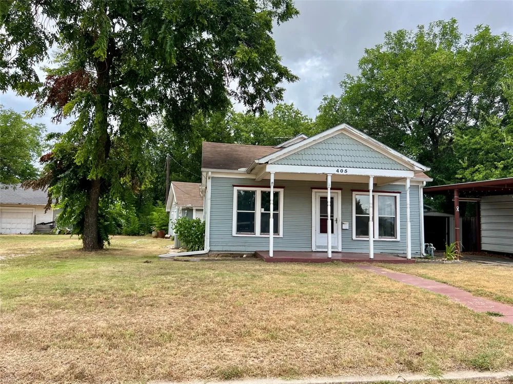 405 E South Henrietta, TX 76365