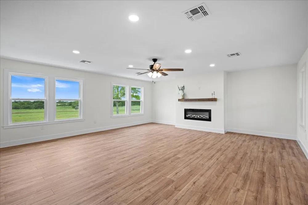 1232 Swiss Alp Hills Loop Schulenburg, TX 78956