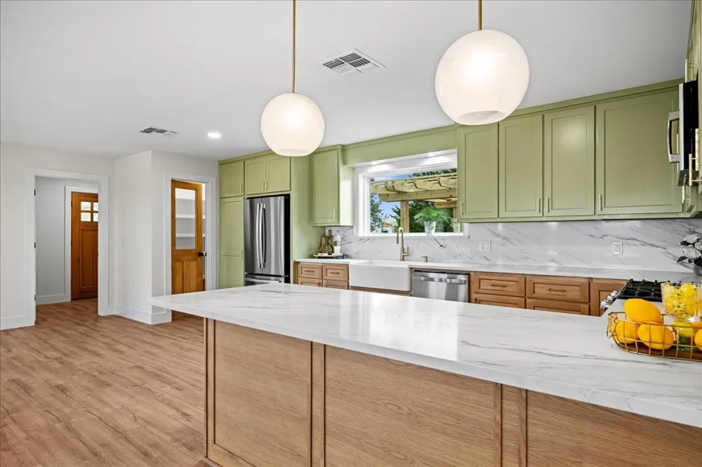 1232 Swiss Alp Hills Loop Schulenburg, TX 78956