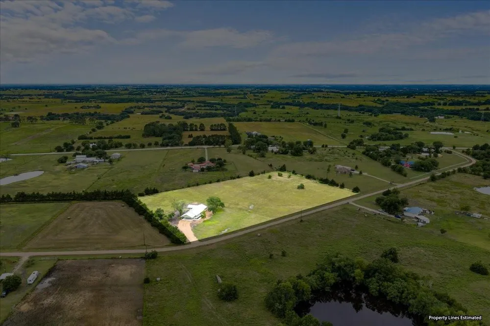 1232 Swiss Alp Hills Loop Schulenburg, TX 78956