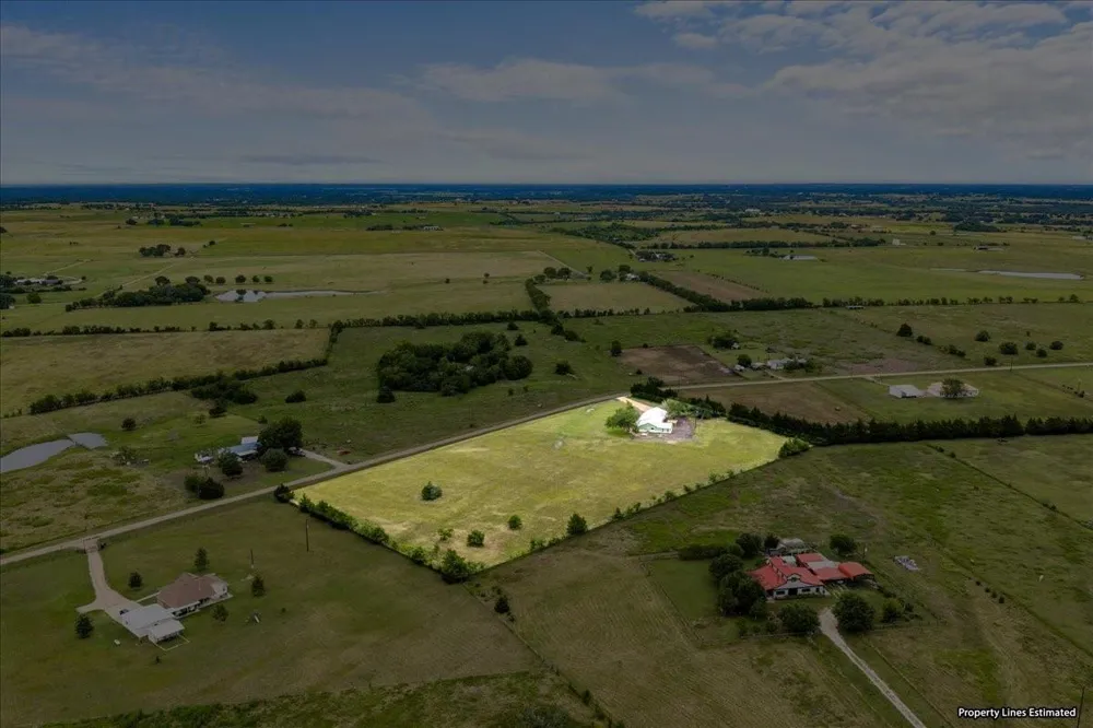 1232 Swiss Alp Hills Loop Schulenburg, TX 78956