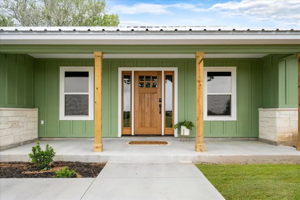 1232 Swiss Alp Hills Loop Schulenburg, TX 78956