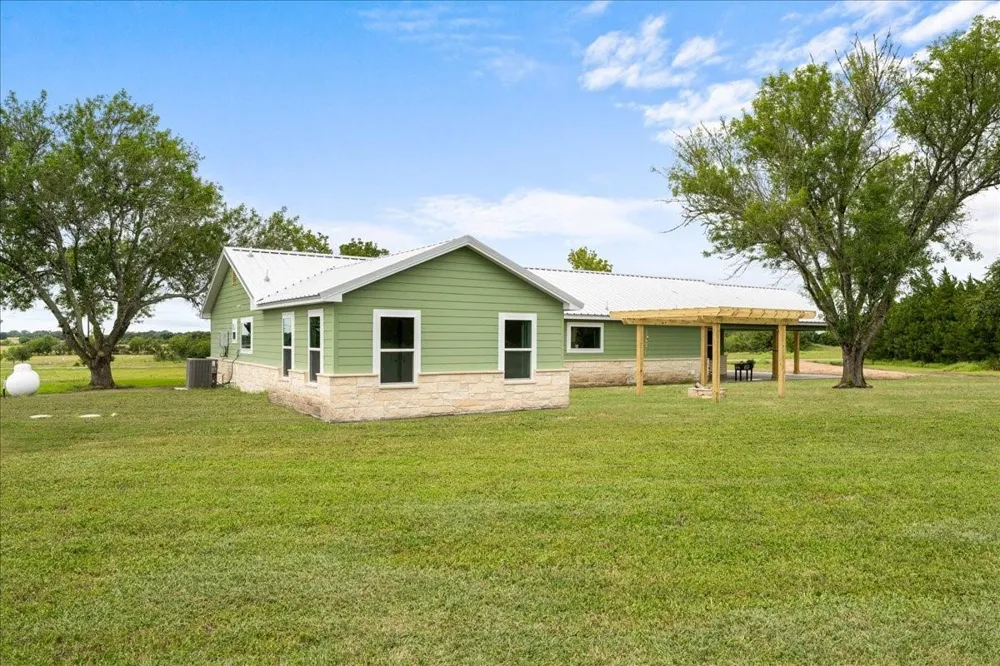 1232 Swiss Alp Hills Loop Schulenburg, TX 78956