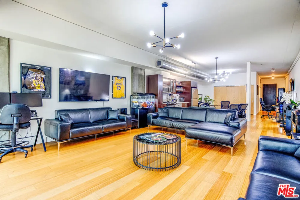 1111 S Grand Avenue #706 Los Angeles, CA 90015