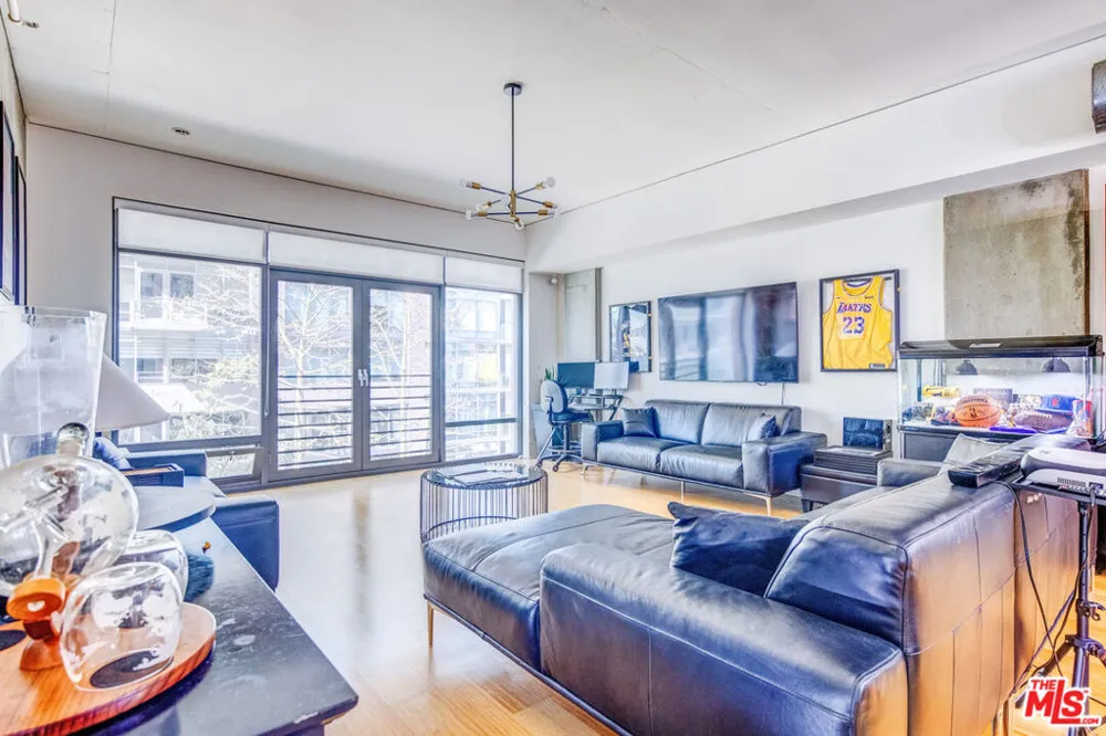 1111 S Grand Avenue #706 Los Angeles, CA 90015