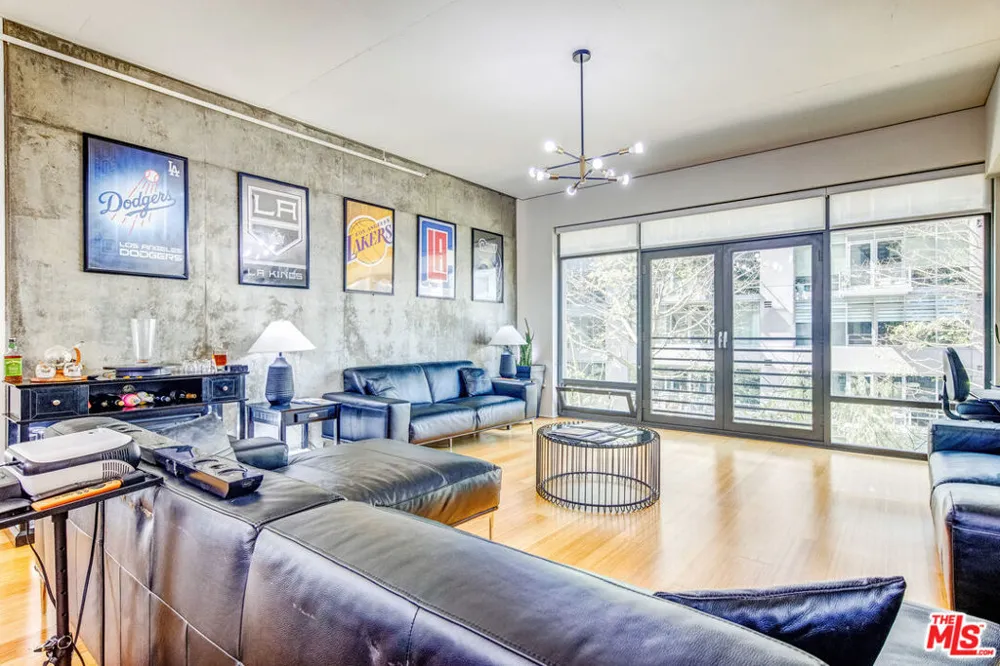 1111 S Grand Avenue #706 Los Angeles, CA 90015