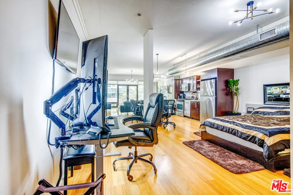 1111 S Grand Avenue #706 Los Angeles, CA 90015