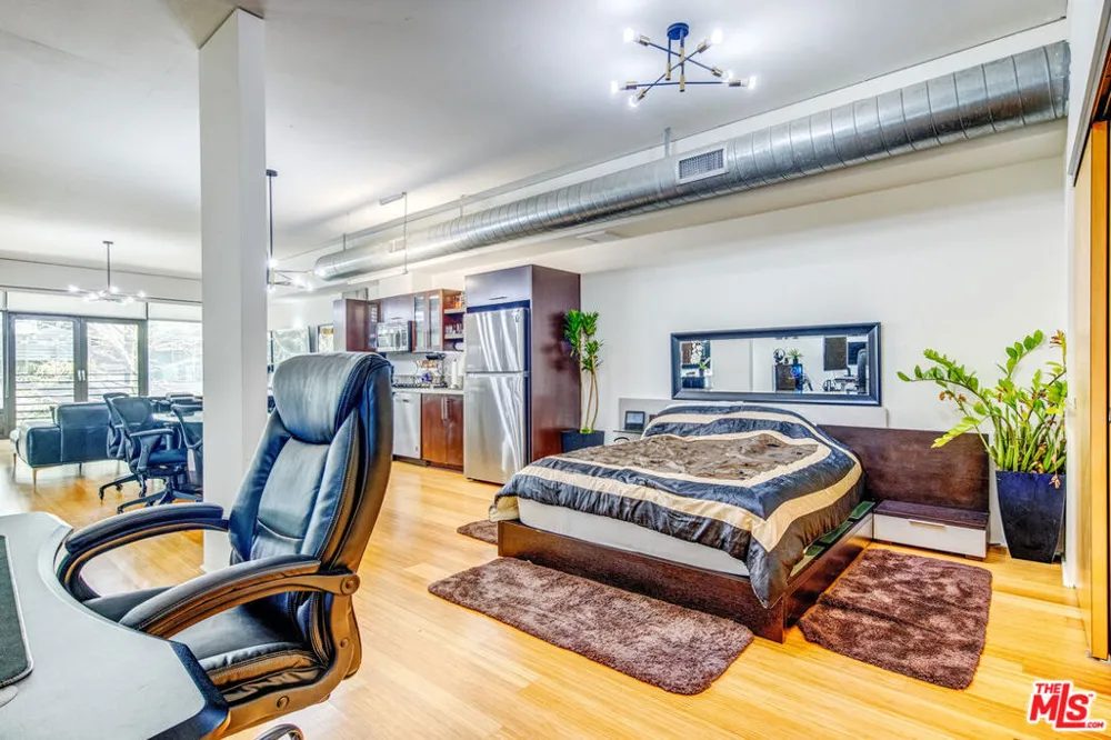 1111 S Grand Avenue #706 Los Angeles, CA 90015