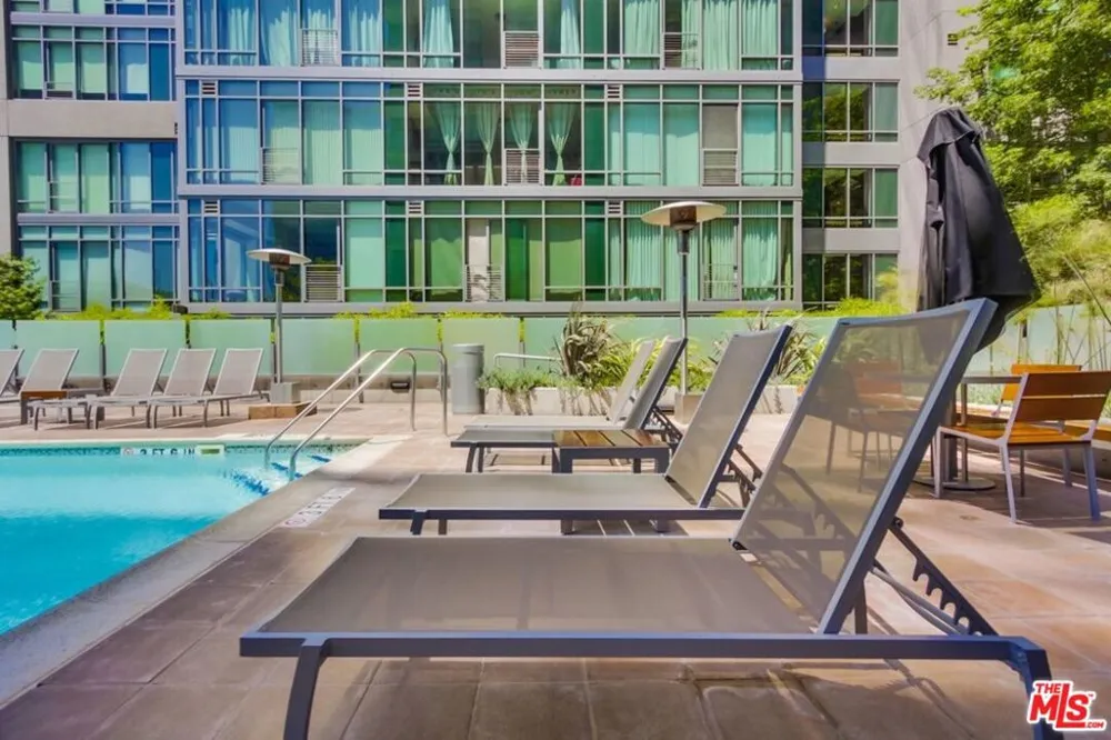 1111 S Grand Avenue #706 Los Angeles, CA 90015