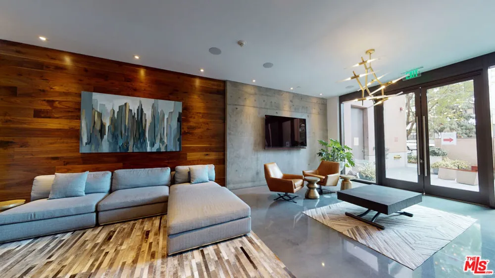 1111 S Grand Avenue #706 Los Angeles, CA 90015
