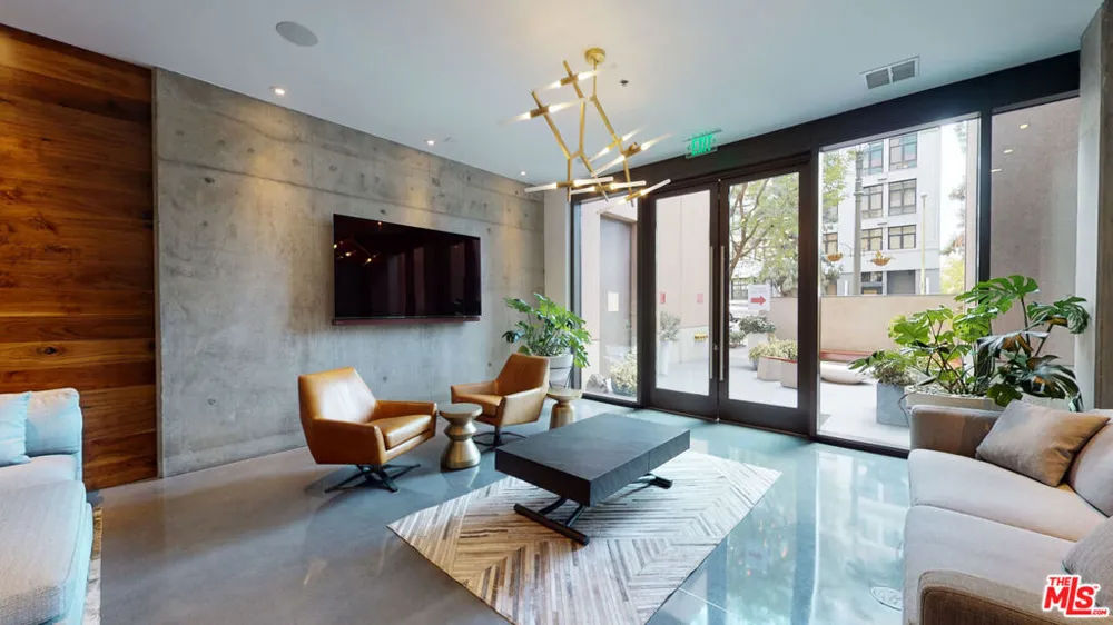1111 S Grand Avenue #706 Los Angeles, CA 90015