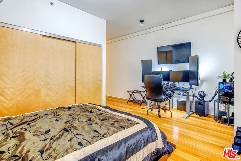 1111 S Grand Avenue #706 Los Angeles, CA 90015