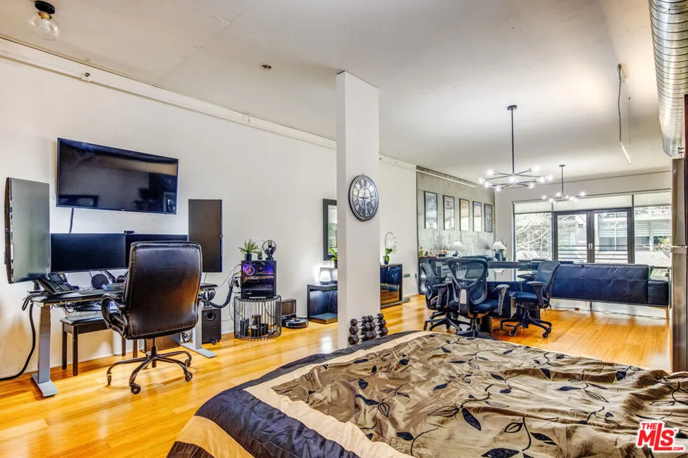 1111 S Grand Avenue #706 Los Angeles, CA 90015