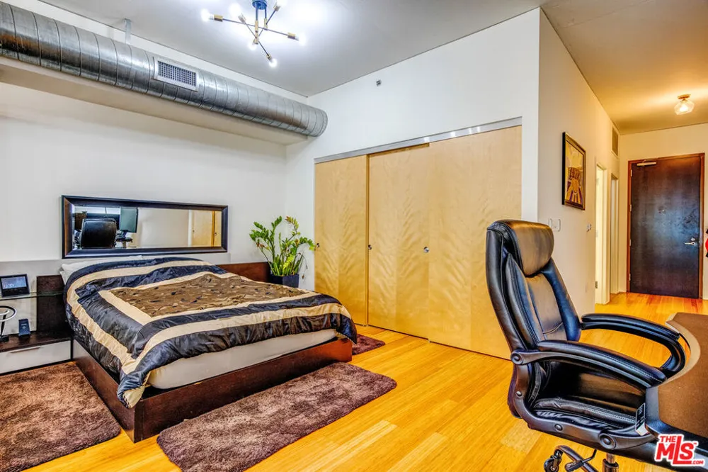 1111 S Grand Avenue #706 Los Angeles, CA 90015
