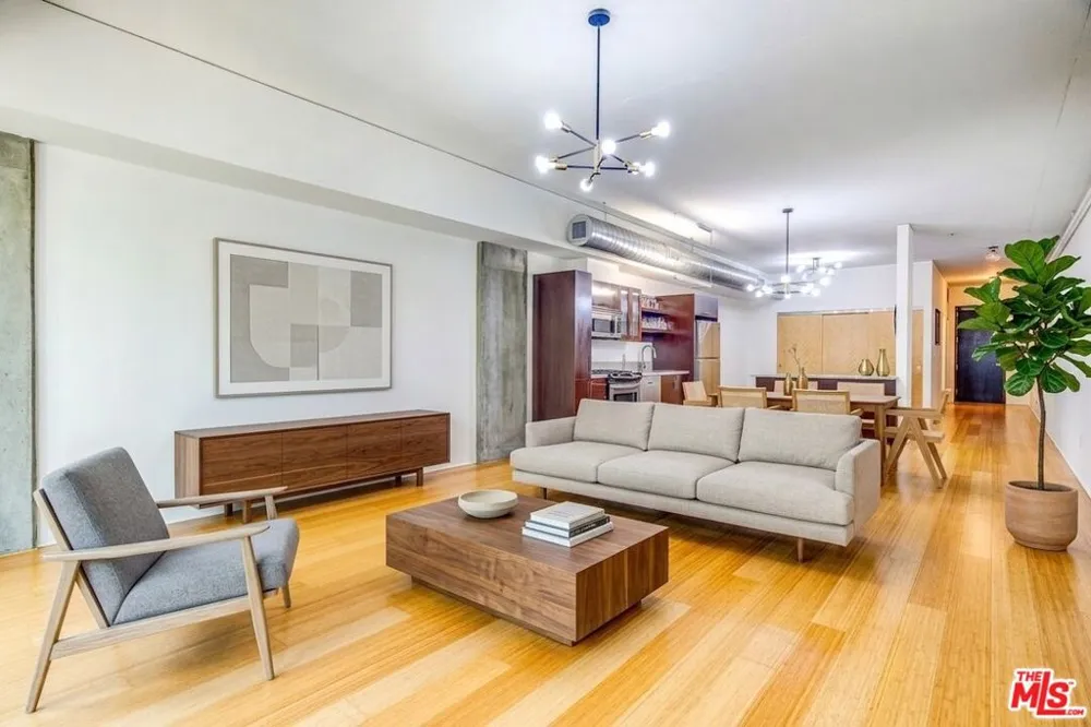 1111 S Grand Avenue #706 Los Angeles, CA 90015