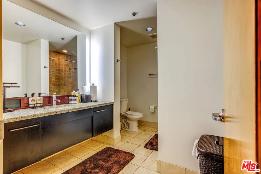 1111 S Grand Avenue #706 Los Angeles, CA 90015