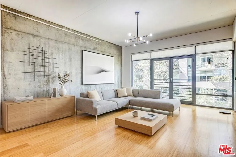 1111 S Grand Avenue #706 Los Angeles, CA 90015