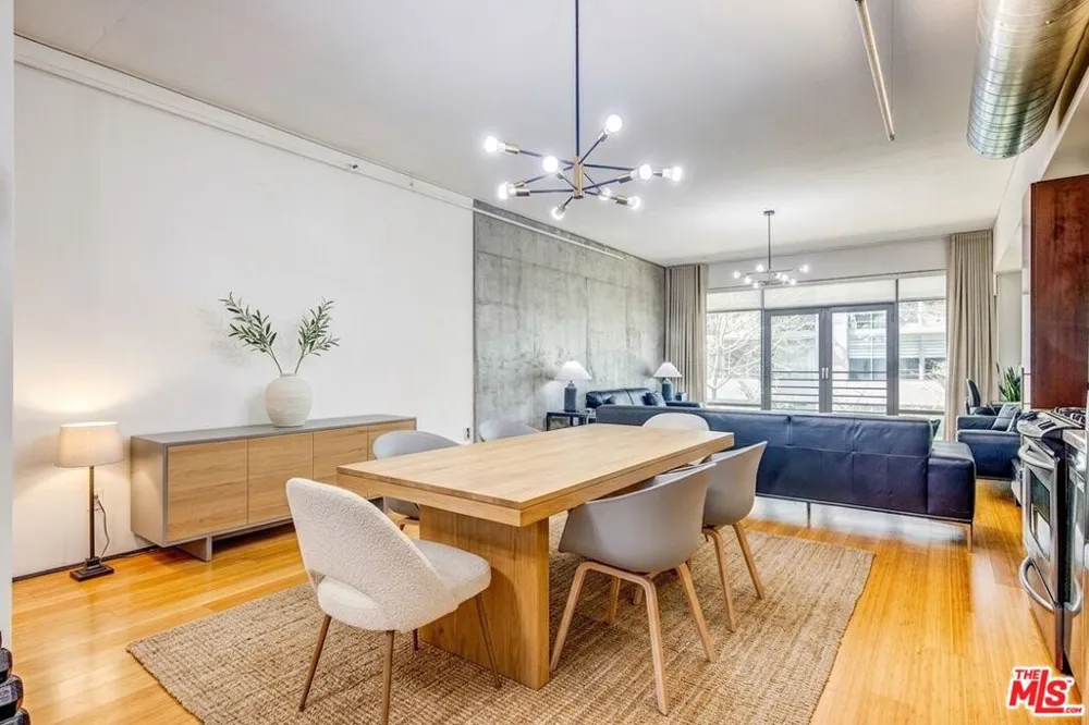1111 S Grand Avenue #706 Los Angeles, CA 90015