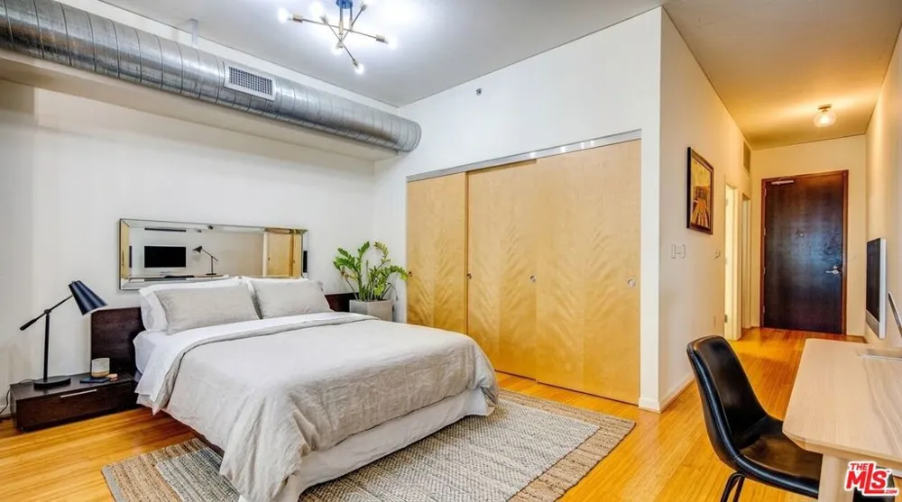 1111 S Grand Avenue #706 Los Angeles, CA 90015