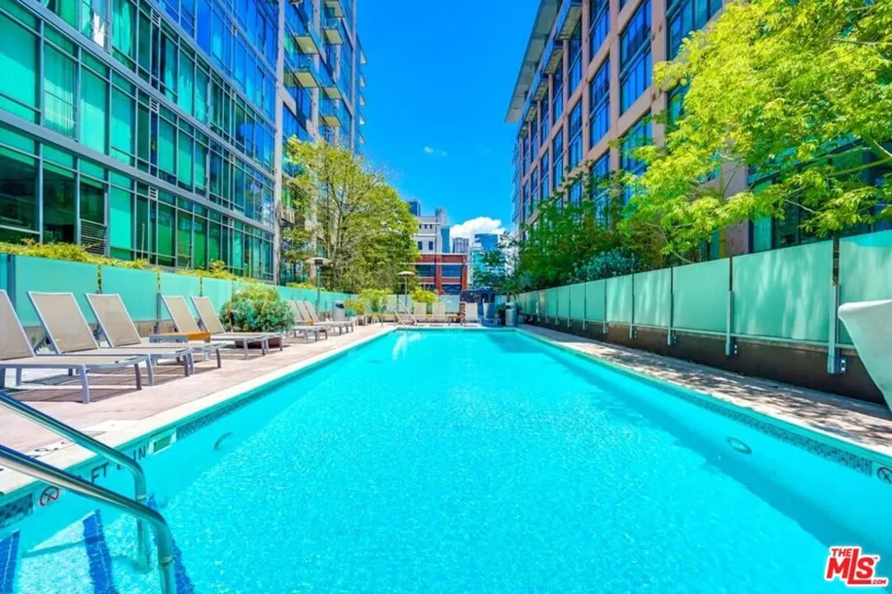 1111 S Grand Avenue #706 Los Angeles, CA 90015