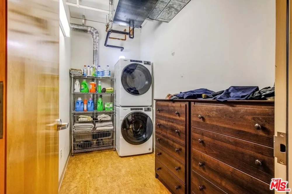 1111 S Grand Avenue #706 Los Angeles, CA 90015