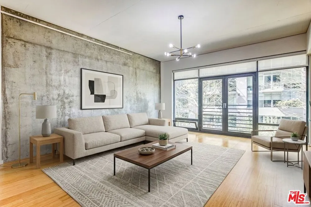 1111 S Grand Avenue #706 Los Angeles, CA 90015