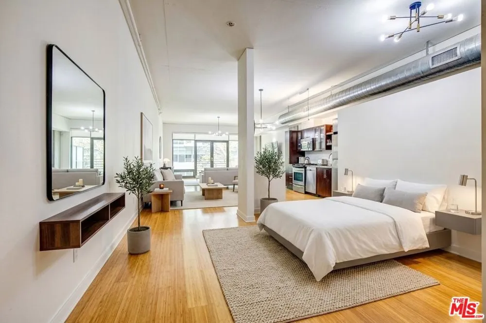1111 S Grand Avenue #706 Los Angeles, CA 90015