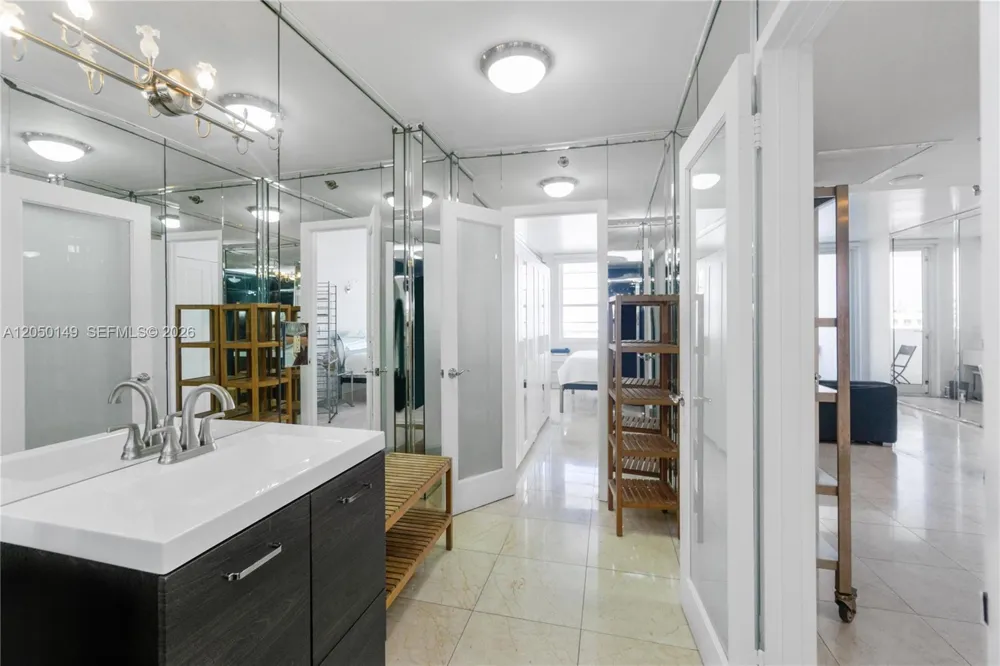 100 Lincoln Rd #1020 Miami Beach, FL 33139