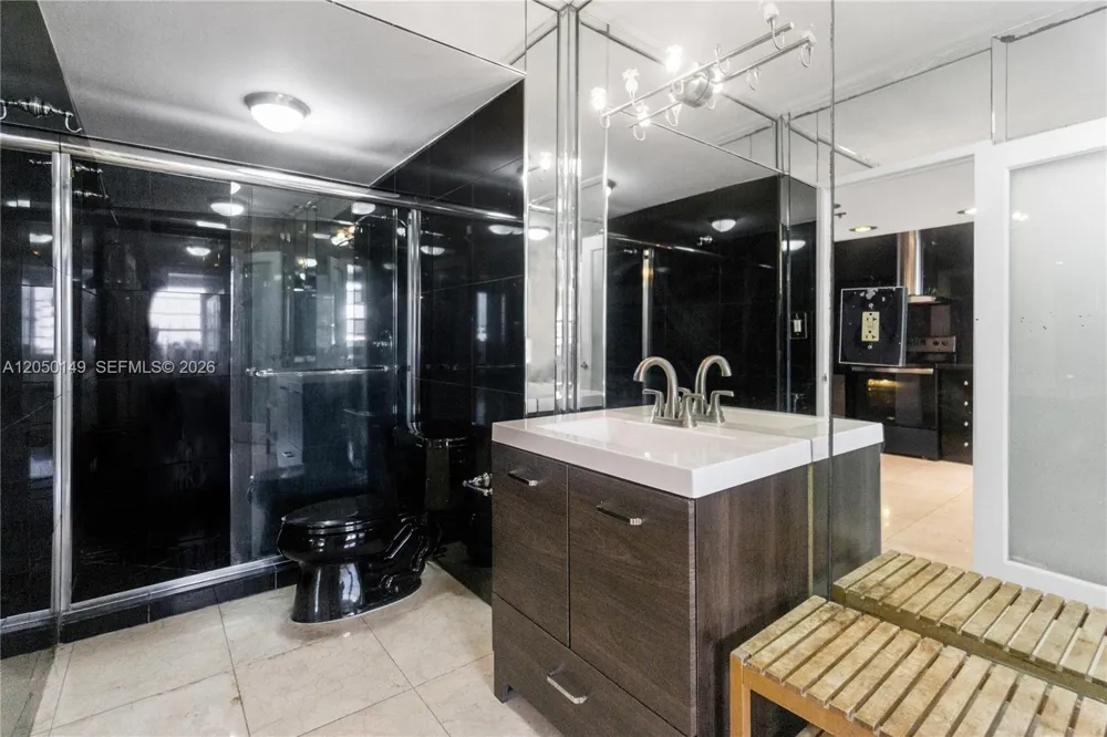 100 Lincoln Rd #1020 Miami Beach, FL 33139
