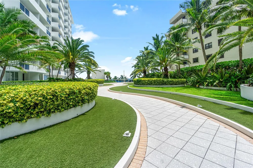 100 Lincoln Rd #1020 Miami Beach, FL 33139