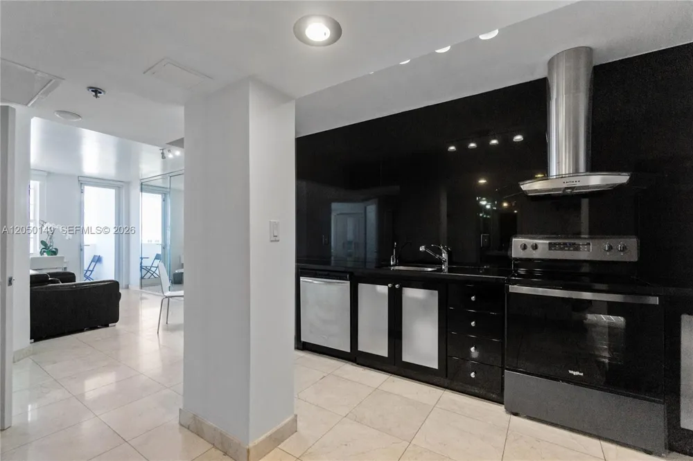 100 Lincoln Rd #1020 Miami Beach, FL 33139