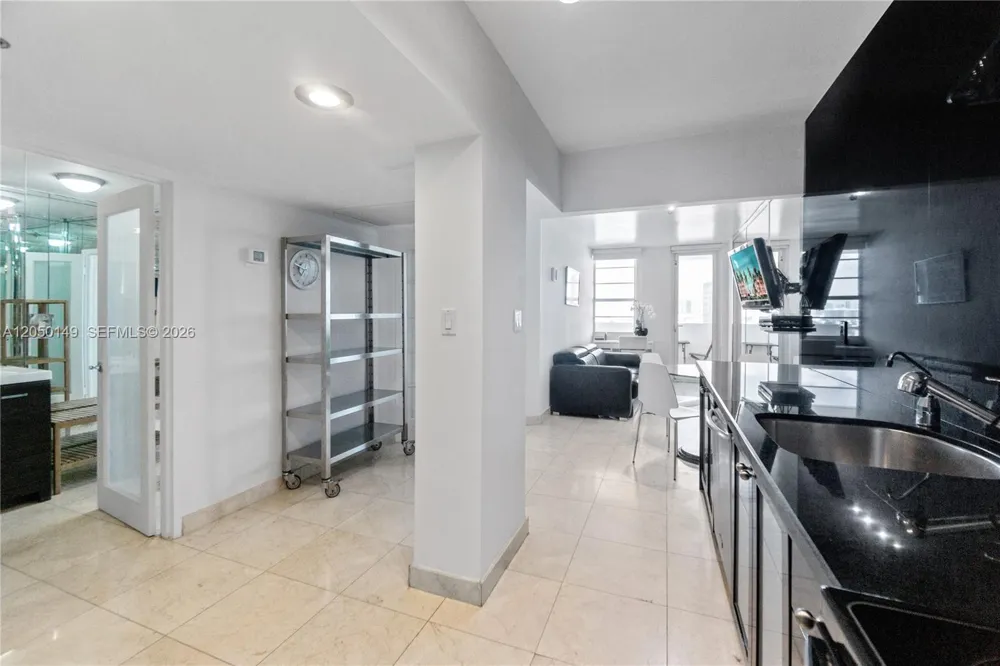 100 Lincoln Rd #1020 Miami Beach, FL 33139