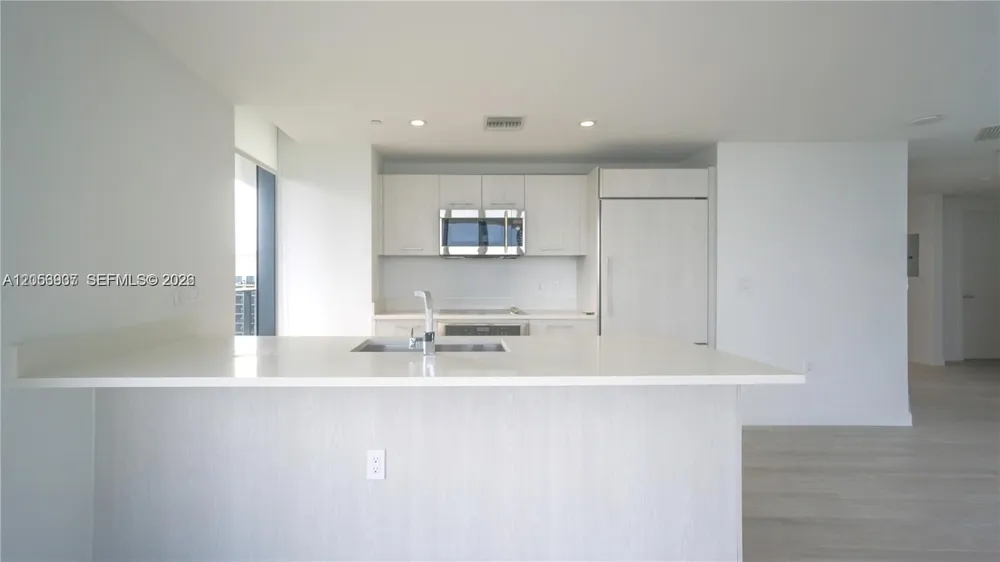 45 SW 9th St #3303 Miami, FL 33130