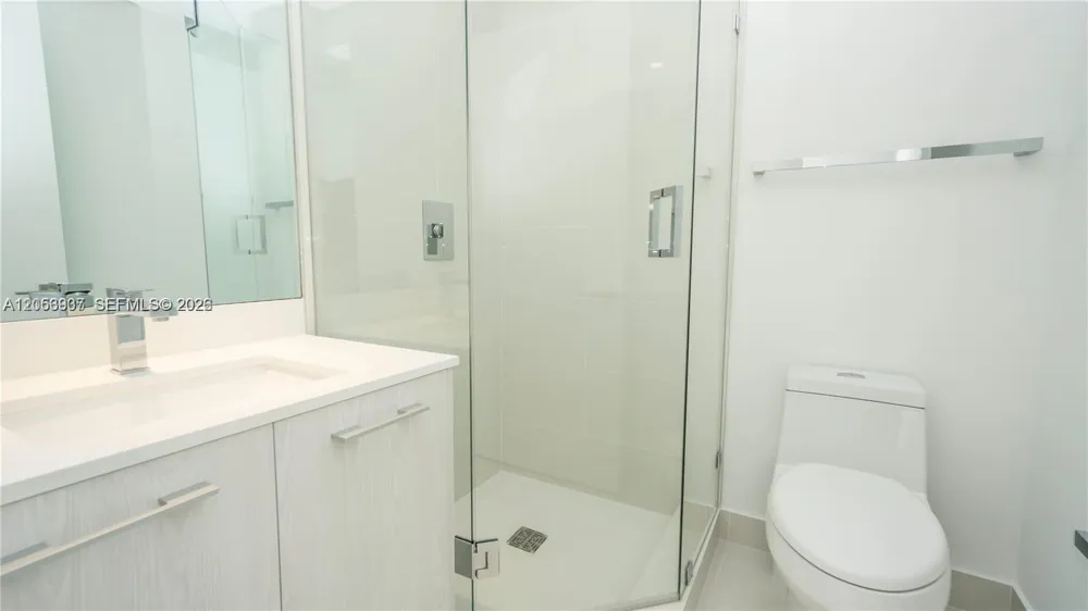 45 SW 9th St #3303 Miami, FL 33130