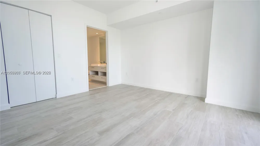45 SW 9th St #3303 Miami, FL 33130