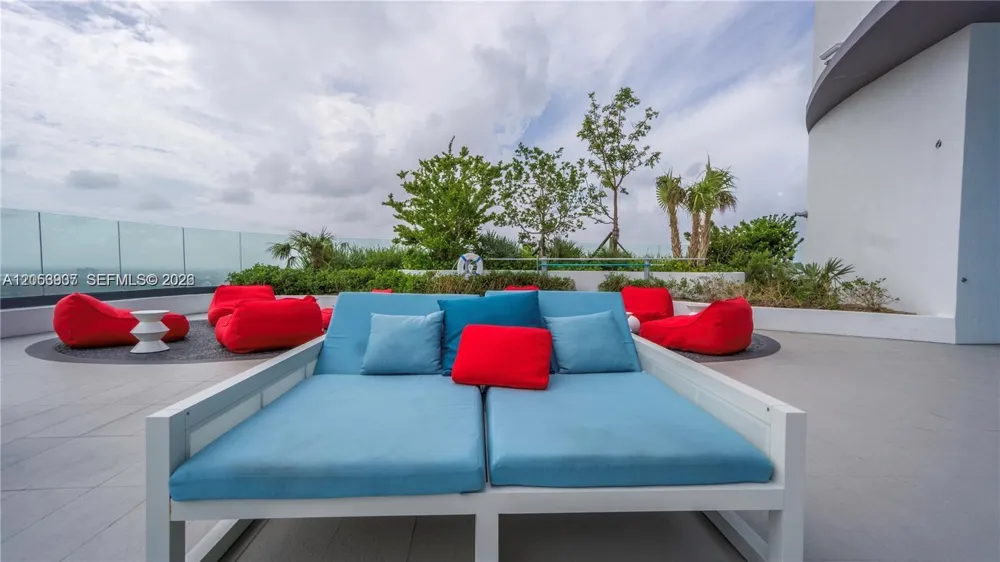 45 SW 9th St #3303 Miami, FL 33130