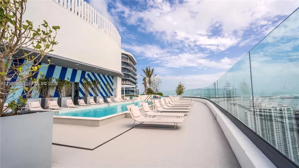 45 SW 9th St #3303 Miami, FL 33130