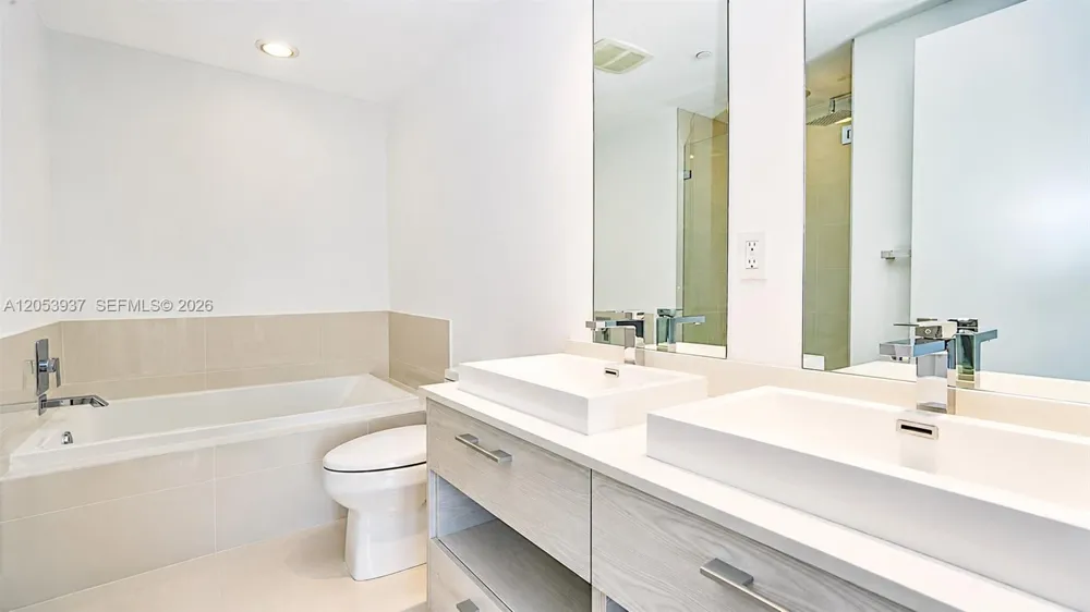 45 SW 9th St #3303 Miami, FL 33130