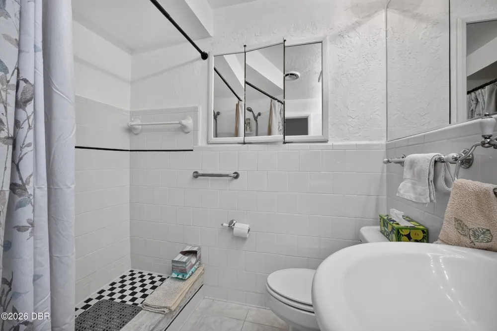 2525 Coral Way W #1 Daytona Beach Shores, FL 32118