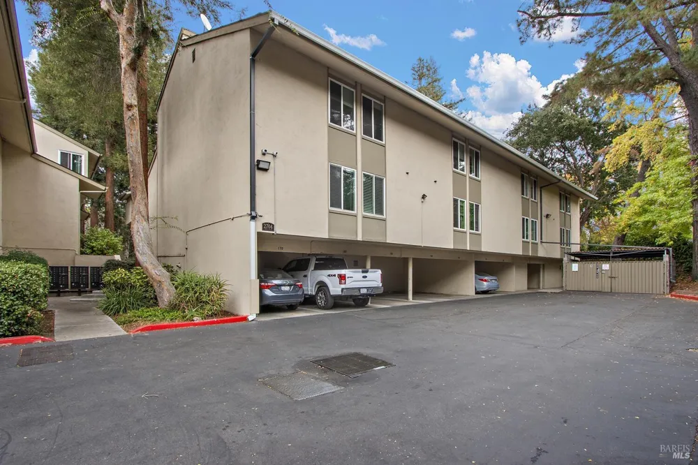 2704 Oak Road ##77 Walnut Creek, CA 94597