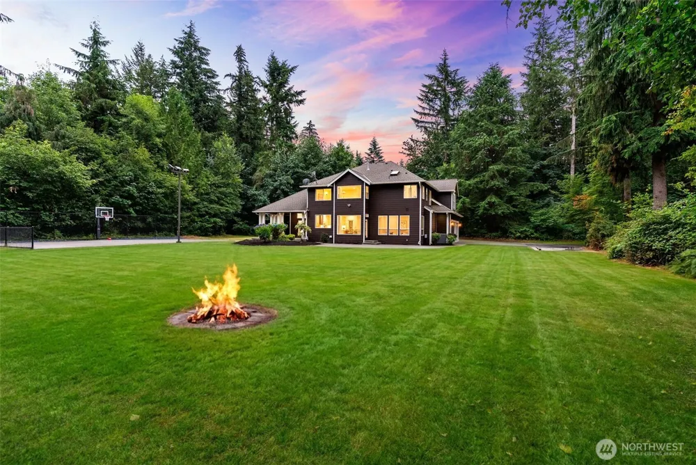24984 SE 367th Way Enumclaw, WA 98022