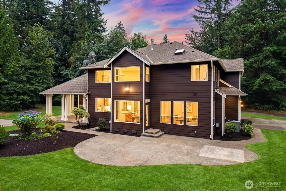 24984 SE 367th Way Enumclaw, WA 98022