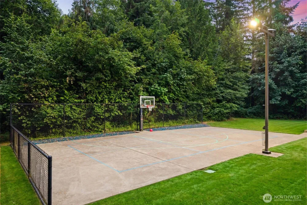 24984 SE 367th Way Enumclaw, WA 98022