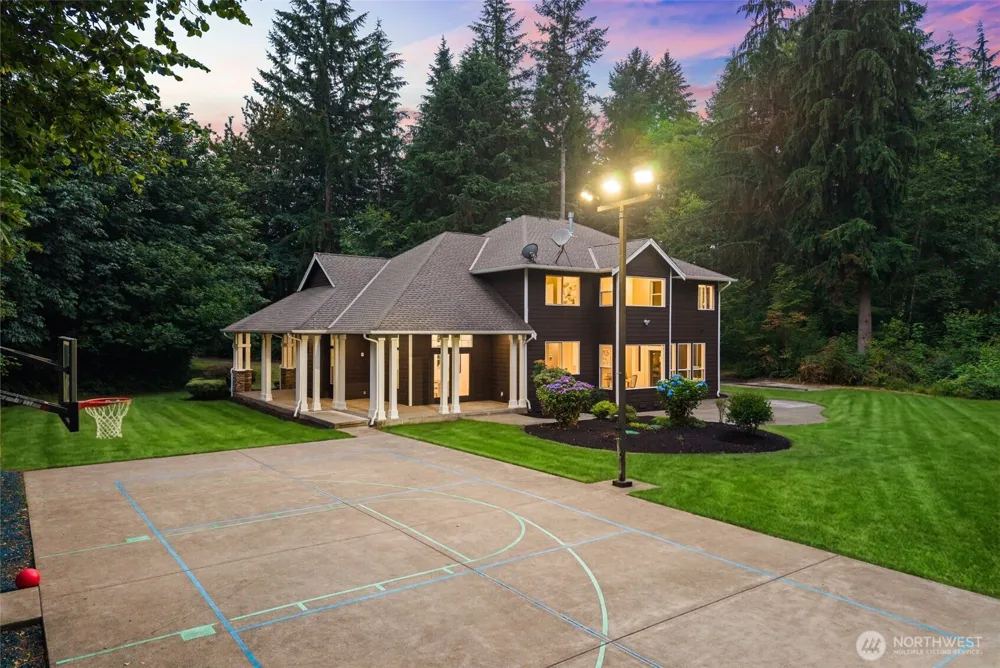 24984 SE 367th Way Enumclaw, WA 98022