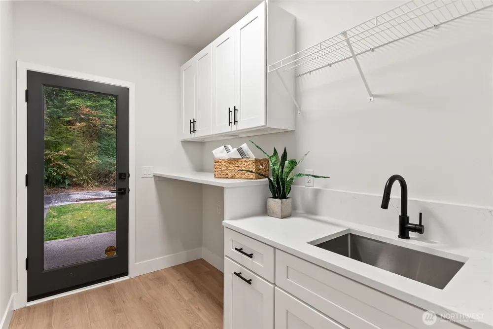 24984 SE 367th Way Enumclaw, WA 98022