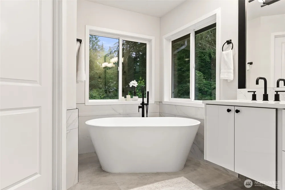 24984 SE 367th Way Enumclaw, WA 98022