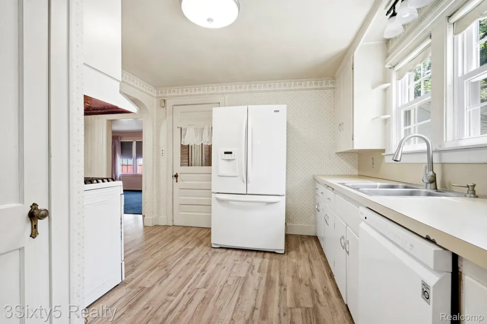 13599 S Huron River Drive Romulus City, MI 48174
