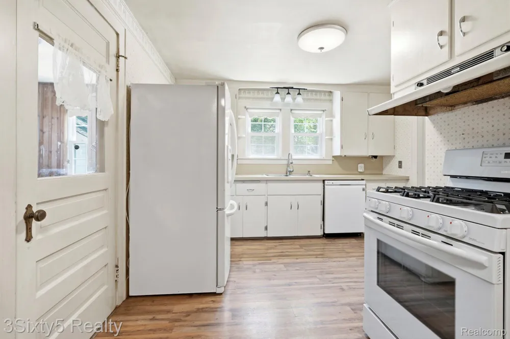 13599 S Huron River Drive Romulus City, MI 48174