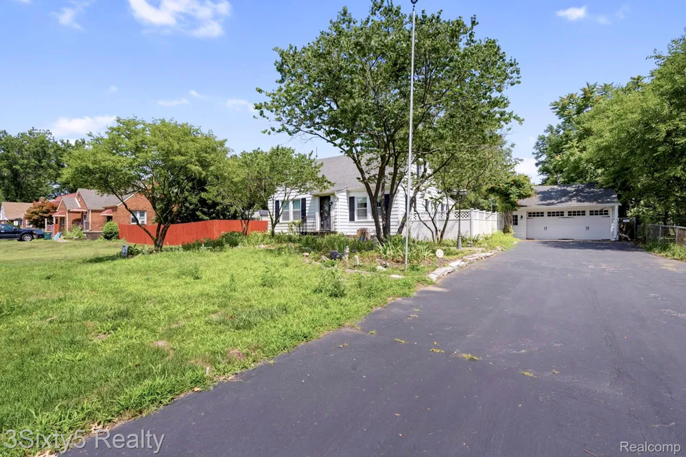 13599 S Huron River Drive Romulus City, MI 48174