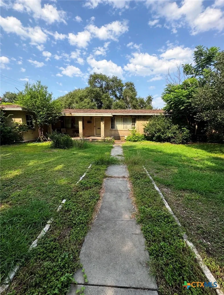 803 Lawndale Avenue Victoria, TX 77901